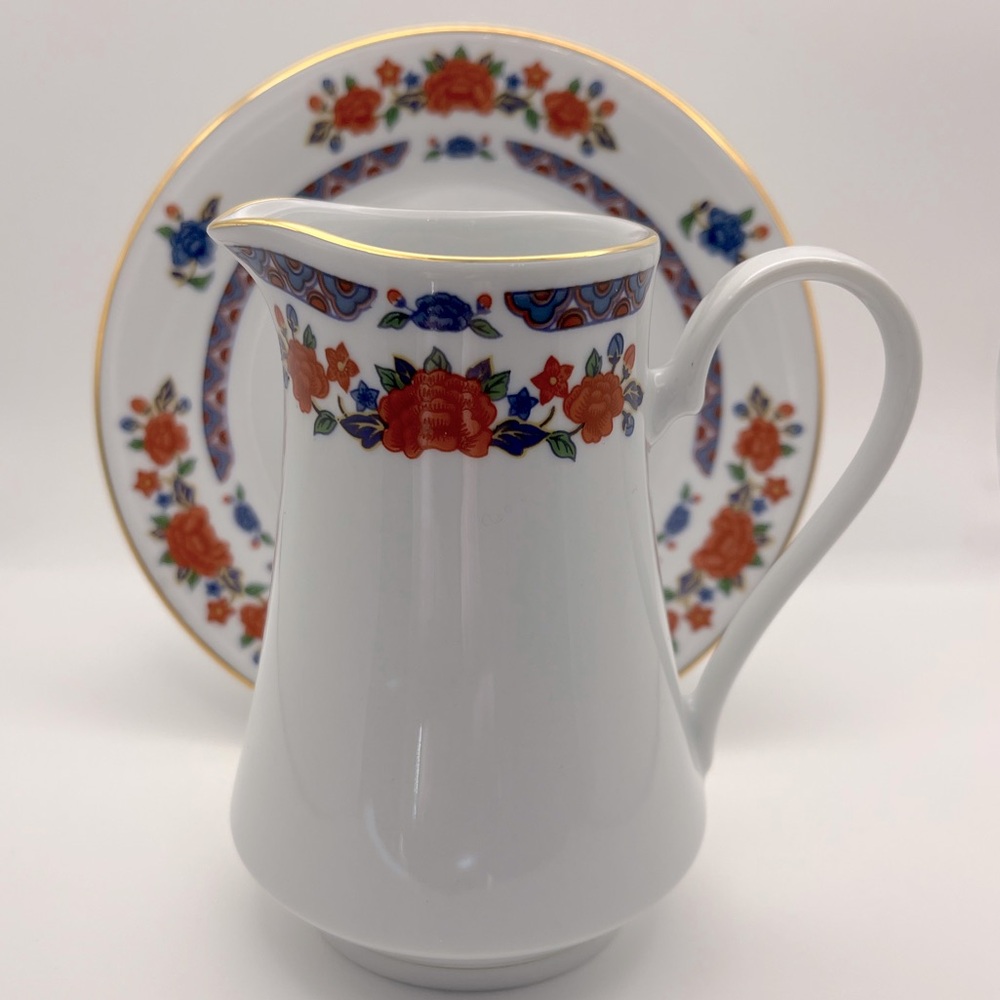 VTG Crown Ming “Old Imari” Blue & Orange Floral Pattern Creamer & 4 Saucers